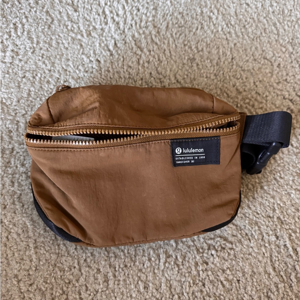 Lululemon Clean Lines Belt Bag